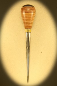 Syl 0115 Skæfte af læder og horn + rustfri klinge Dia. 18 mm Kr. 495.- incl moms