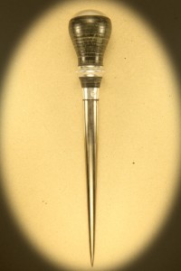 Syl 0118 med skæfte af læder og alu + rustfri klinge. Dia. 18 mm Kr. 495.- incl. moms